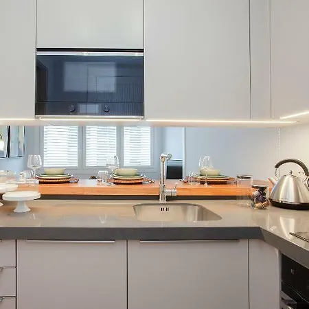 Aliados Luxury דירה *